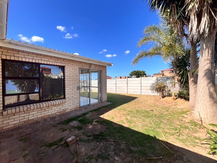 2 Bedroom Property for Sale in Wavecrest Eastern Cape